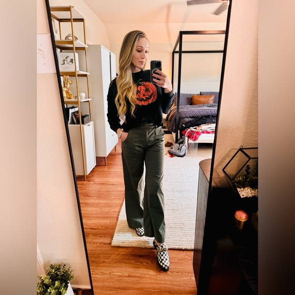 Meet the Posher - Lisa - Picture 2 of 6